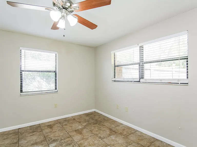 5286 Enfield Ave — Photo 12