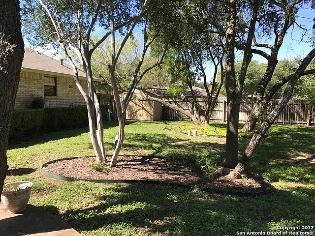 13851 Susancrest Dr — Photo 15
