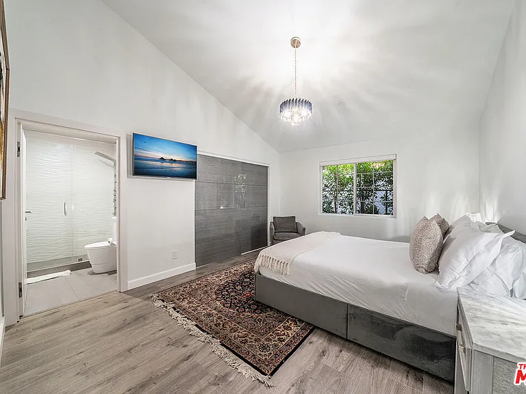 5010 Fulton Ave — Photo 38