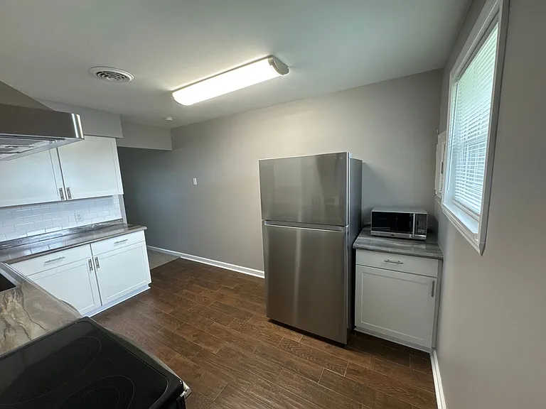 382 Monaco Dr — Photo 9