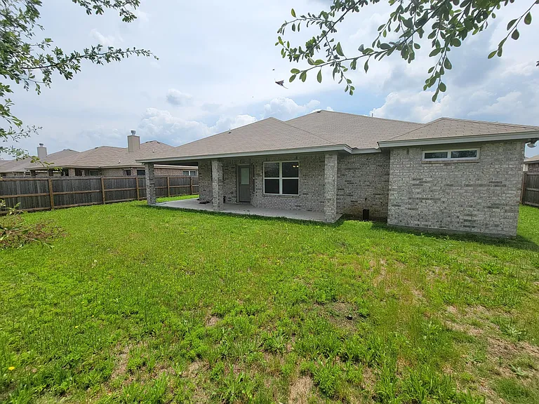807 Holliday Dr — Photo 25
