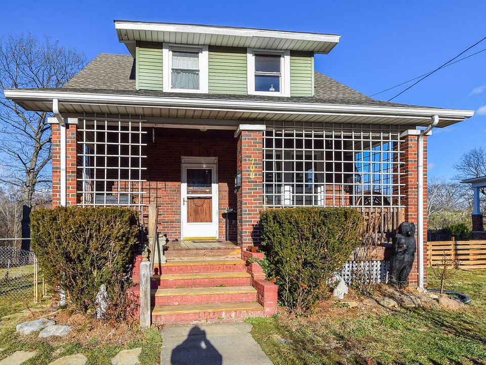 1st image of 708 Arbutus Ave SE