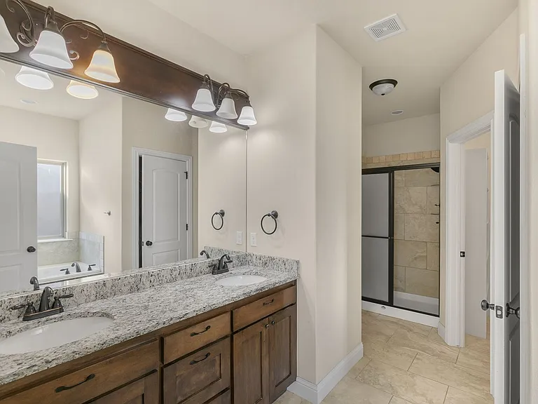 2304 SW Chaddington Rd — Photo 19
