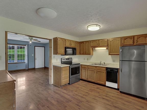 4th image of 29654 Cherrycrest Dr