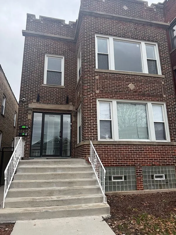 3 bed, 1.0 bath, 1275 sqft, $1,800 — Photo 1