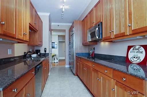 5th image of 1335 S Prairie Ave Unit 801