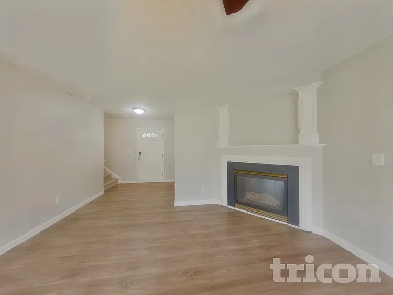 12724 Deaton Hill Dr — Photo 2