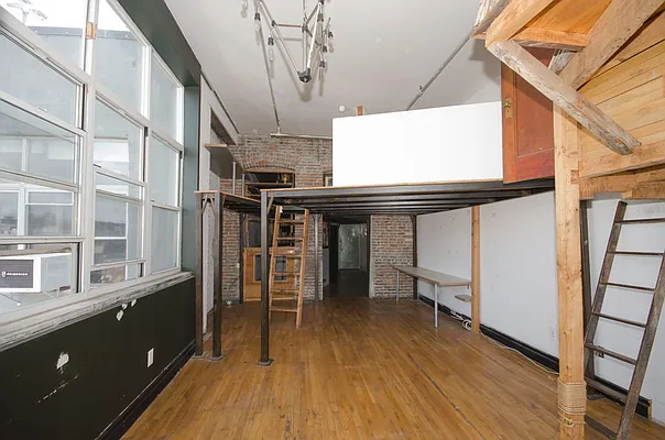 Rented by EXR | media 20