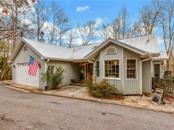 610 Pointe Wildwood Dr, Seneca, SC 29678