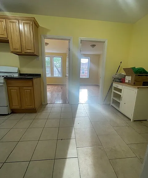 259 E 46th St #2F — Photo 5