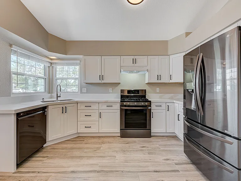 272 Comfort Dr — Photo 17