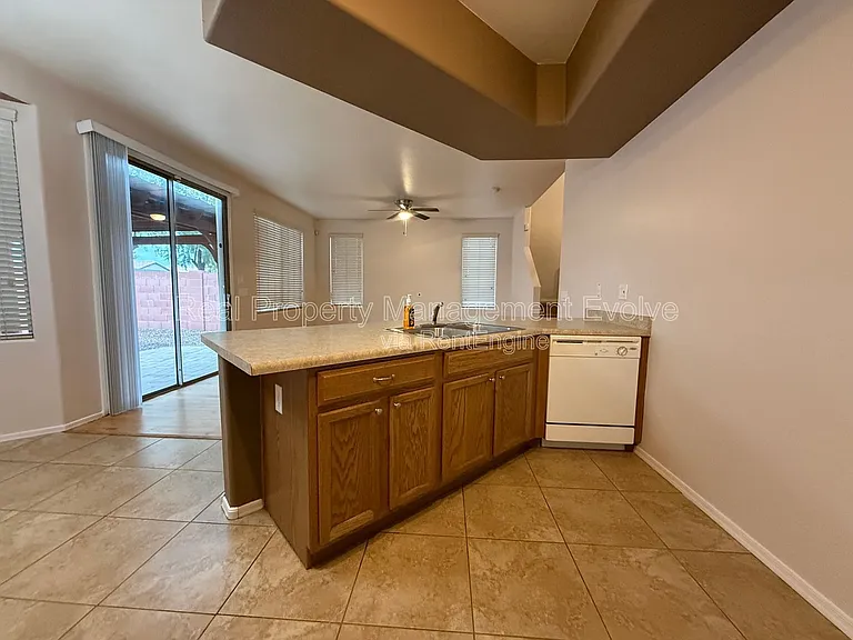 9854 E Escondido Ave — Photo 9