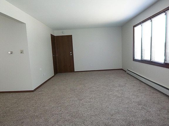 3rd image of 4381 Woodland Ave Uppr 2
