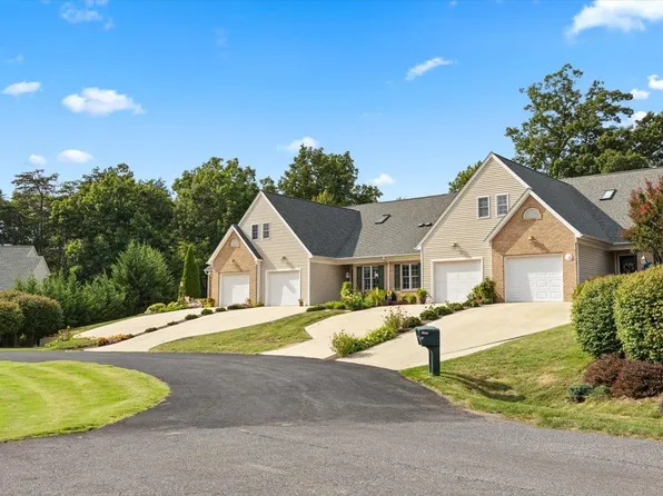 35 Hickory Nut Ln, Staunton, VA 24401