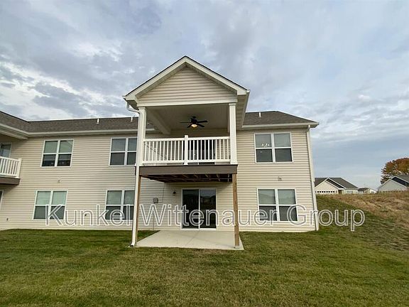 2nd image of 812 Applewood Creek Dr