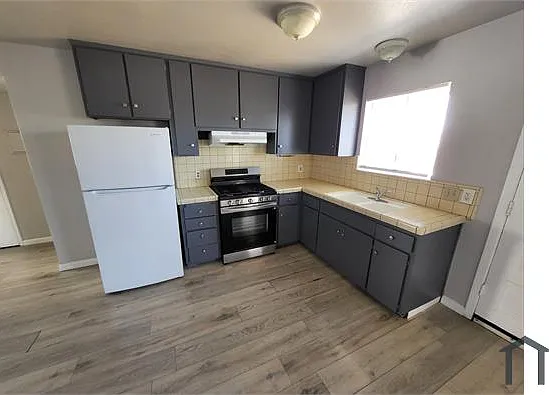 1214 E Clinton Ave #202
