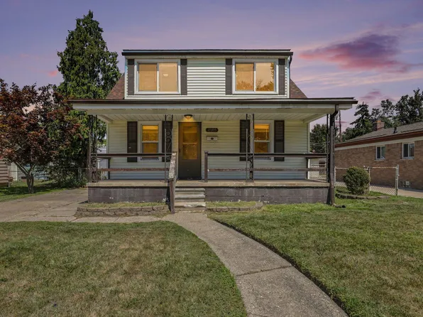 21915 Ridgeway St, Saint Clair Shores, MI 48080