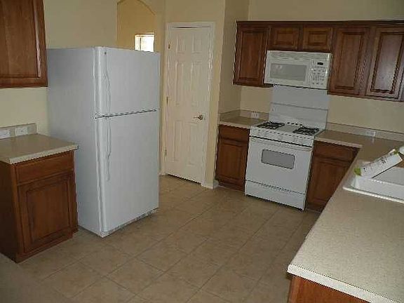 4th image of 108 Ashwood N