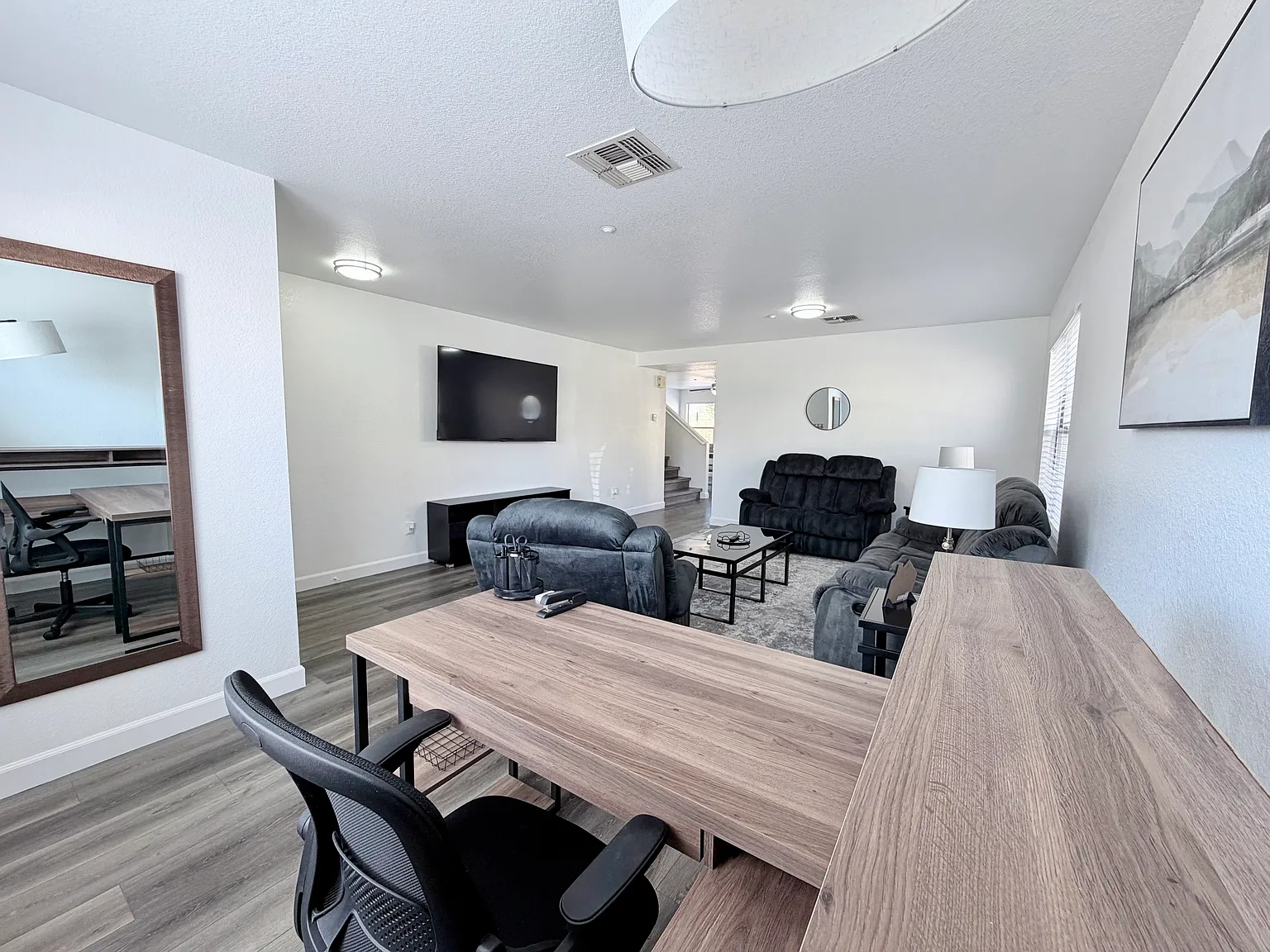 4 bed, 2.5 bath, 2411 sqft, $5,000 — Photo 3
