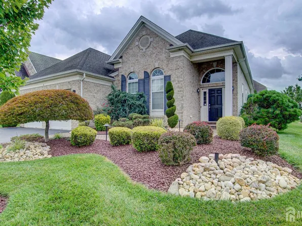 2 Troon Ct, Monroe Township, NJ 08831