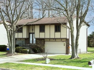 2977 Gale Rd, Willoughby, OH 44094