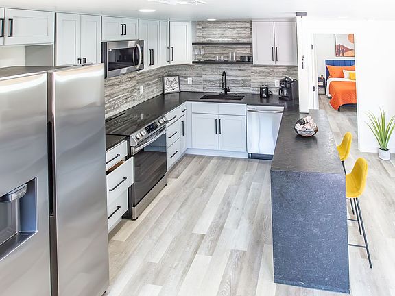 4th image of 1115 S College Ave APT 10