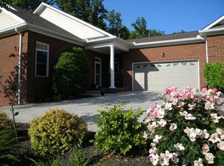 1984 Mountain Dr, Lenoir City, TN 37772