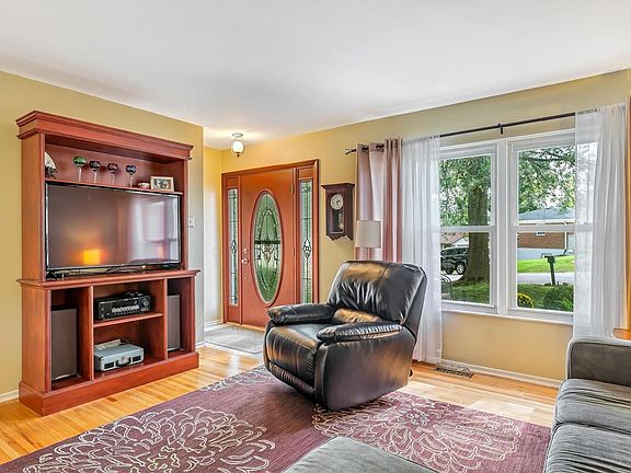 5th image of 829 Hi Crest Dr