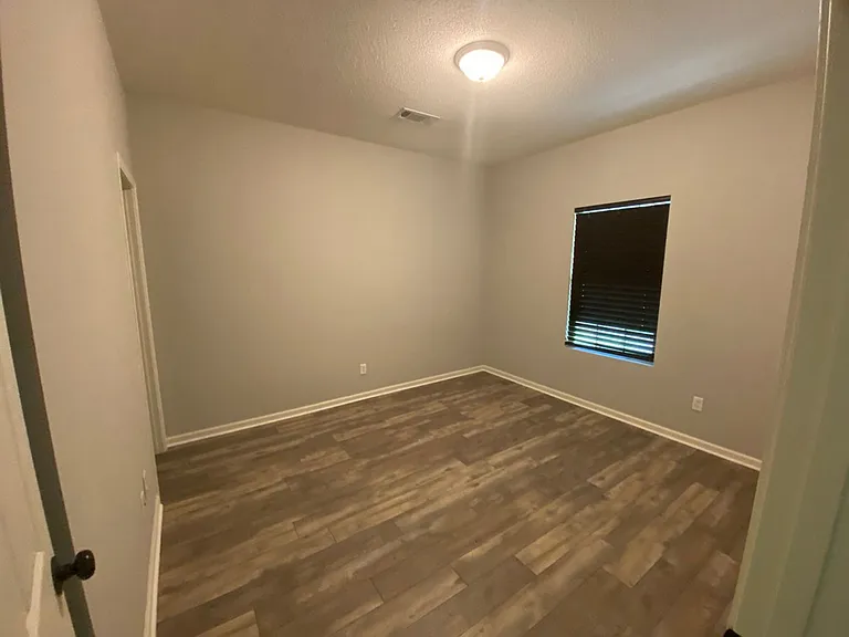 406 Shady Park Cv — Photo 9