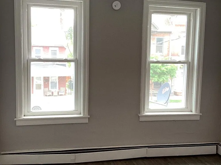 238 E King St — Photo 11