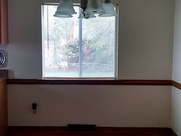 3rd image of 2703 Terry Dr
