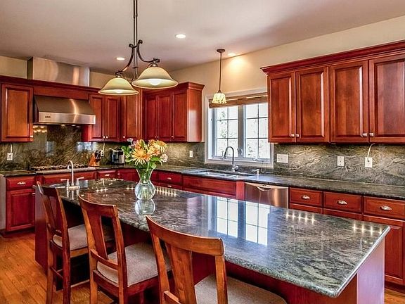 Kitchen w/Granite &amp;amp; Center
        Island