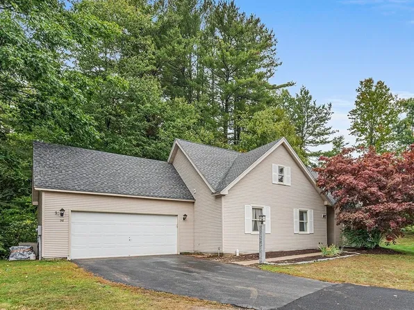 96 Beechwood Dr, Haverhill, MA 01832