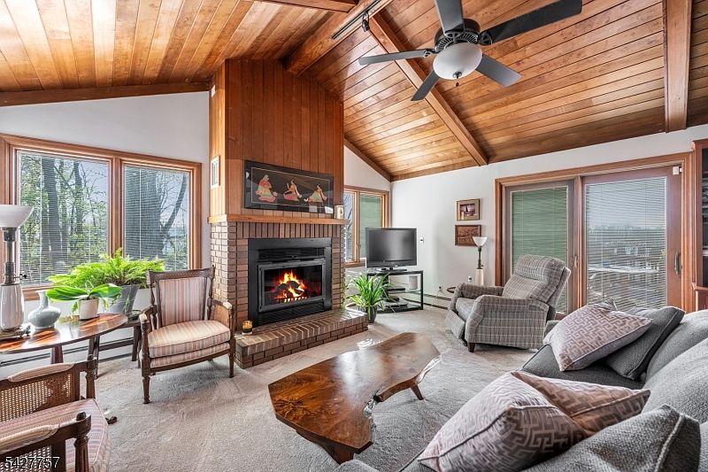 1st image of 10 Woodmere Rd