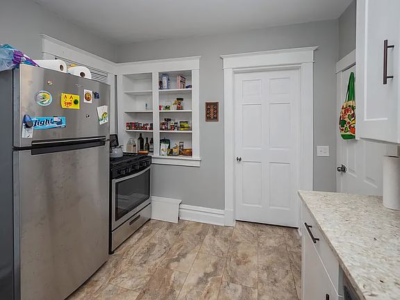 4th image of 907 Walwood Pl #1