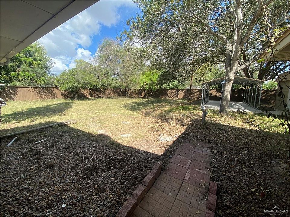 2nd image of 930 W Ellis Ave