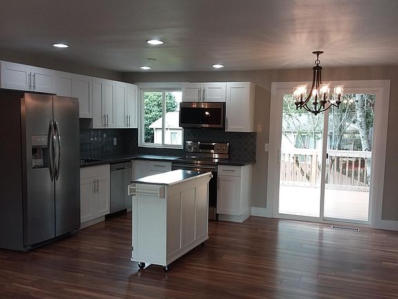 All new kitchen/dinning area