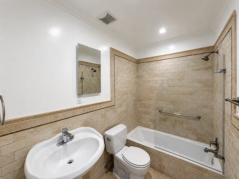 1028 12th St #205 — Photo 15