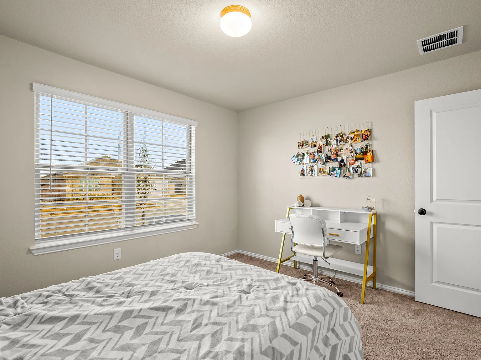 4 bed, 1854 sqft, $2,500 — Photo 4