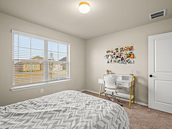 4th image of 143 Periwinkle Ln