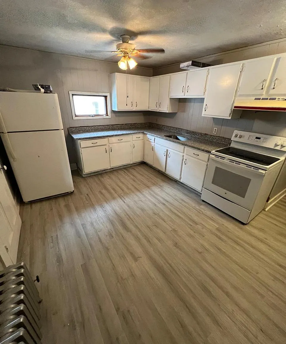 3 bed, 3668 sqft, $1,800 — Photo 1