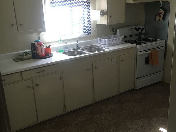 2nd image of 3146 Clay Ave