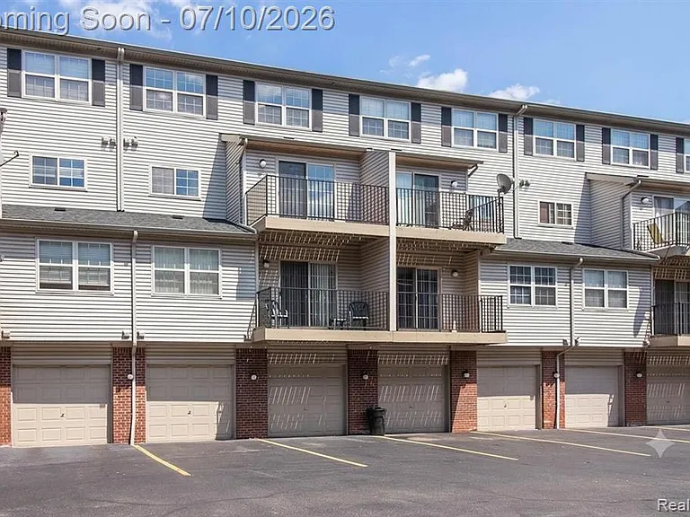 29415 Glen Oaks Blvd E — Photo 2