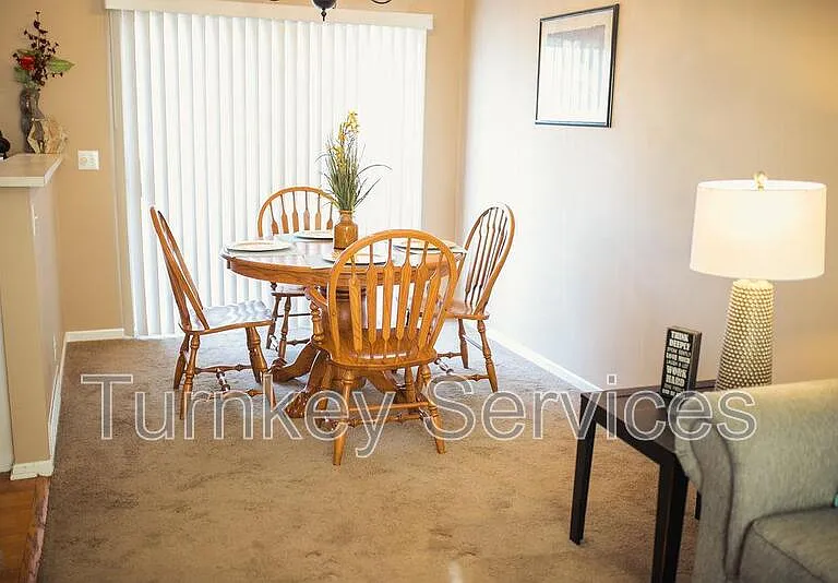 13517 S 32nd St — Photo 4
