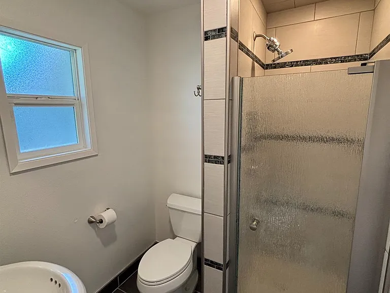 1903 W Fountain Way — Photo 9