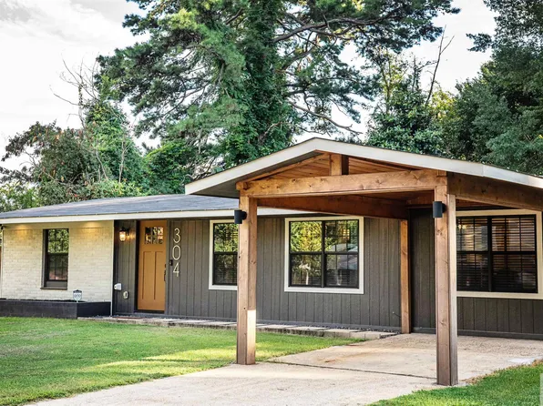 304 Rozzell Ave, Wake Village, TX 75501