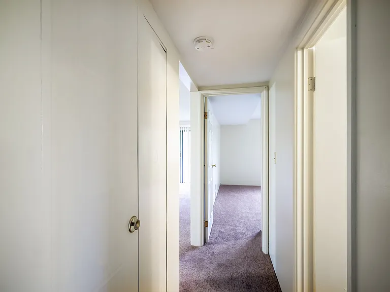 Greenwich Manor Apartments — Photo 51