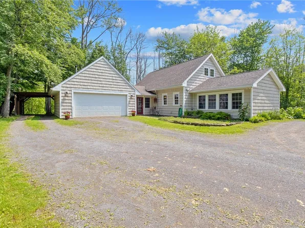 90 Hager Dr, Pulaski, NY 13142