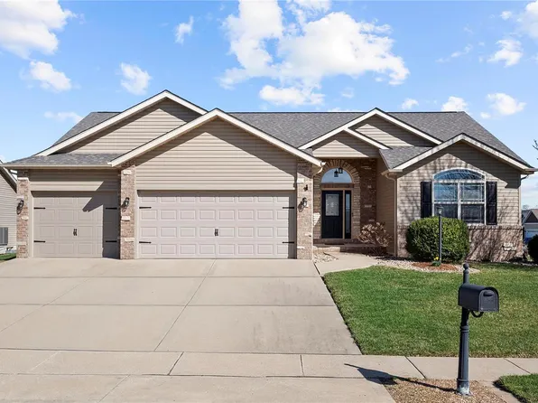3100 Birmingham Dr, Glen Carbon, IL 62034