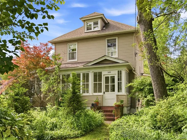 149 Maple Avenue, Westbury, NY 11590